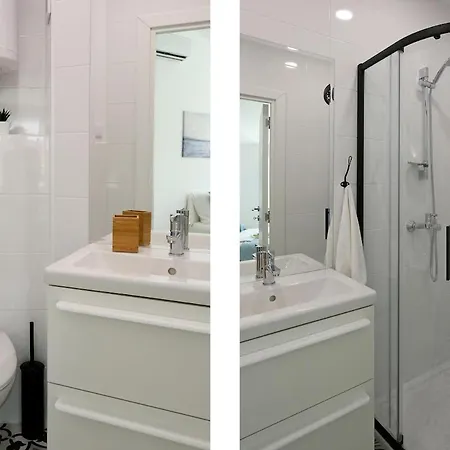 The Corner Apartment Warna